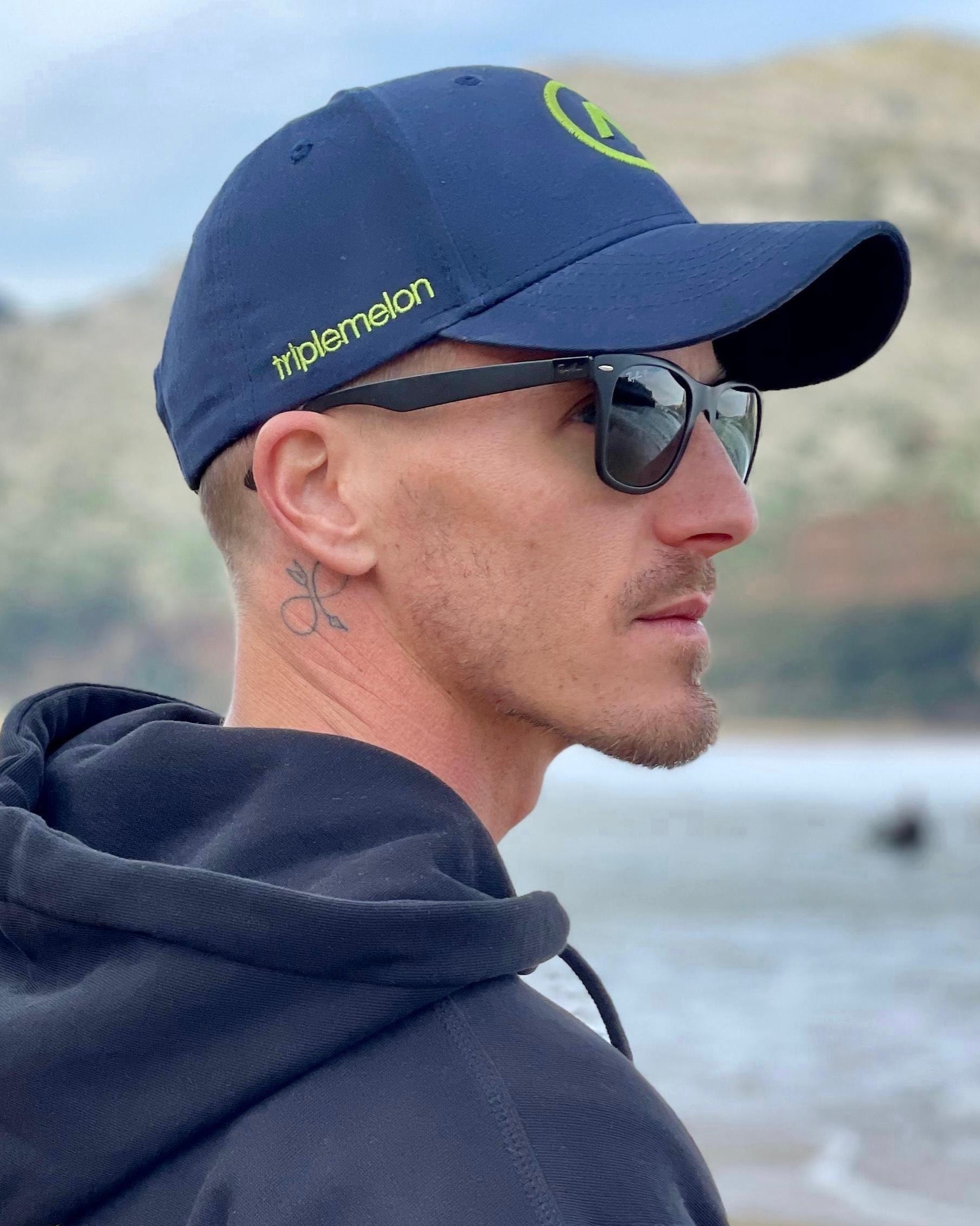 gorra azul estilo surfero